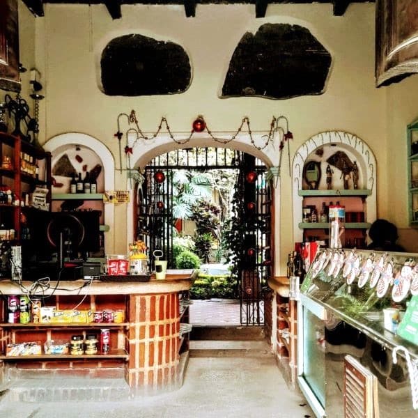 Panes y Mas Deli and Shop