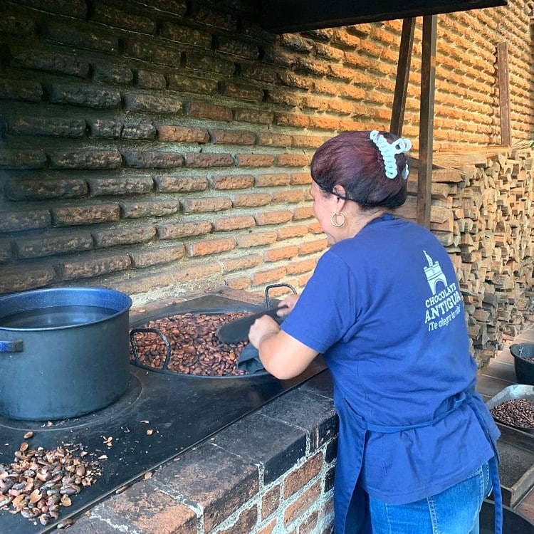 roasting-the-cocoa-beans villages tour